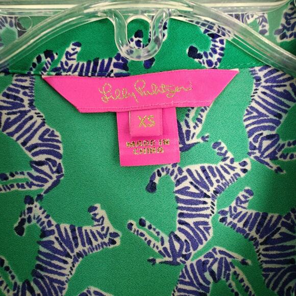 Lilly Pulitzer Sea View Button Front Top Size XS Green Blue Zebra Print Resort - Picture 8 of 10
